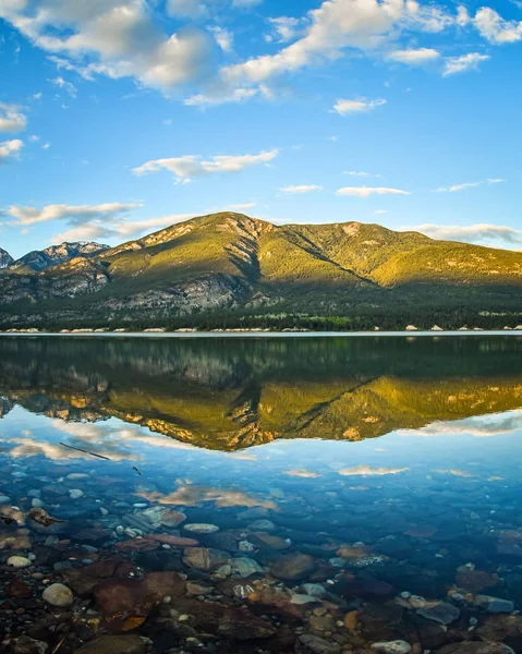 Golden Hour Columbia Lake Reflection Fairmont Hot Sprigns British Columbia — Foto Stock