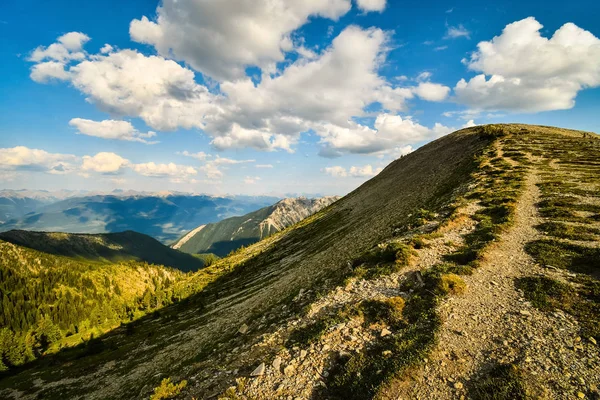 Πεζοπορική Διαδρομή Μια Κορυφή Του Βουνού Στα Βραχώδη Όρη — Φωτογραφία Αρχείου
