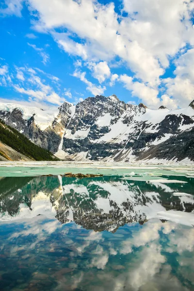 Vista Sulle Montagne Sul Lago Del Ghiacciaio Sospeso Purcell Mountains — Foto Stock