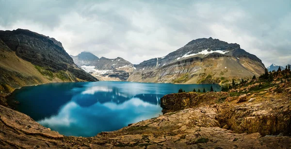 Góry Krajobraz Jeziora Mcarthur Park Narodowy Yoho British Columbia Kanada Obrazek Stockowy