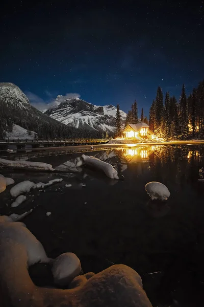 Emerald Lake Lodge Νύχτα Στο Εθνικό Πάρκο Yoho Βρετανική Κολομβία — Φωτογραφία Αρχείου