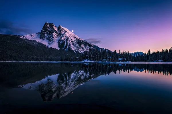 Mount Burgess Reflected Emerald Lake Night Yoho National Park British — стоковое фото