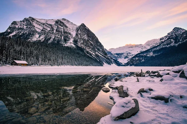 Reflexión Fairview Mountain Lago Louise Atardecer Invierno Banff National Park — Foto de Stock