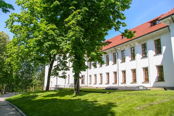 Bölge Anıtı - Ukraynalı şair Kanev siyah dağlarda Taras Şevçenko mezarı. Shevchenko Ulusal rezerv bir parçasıdır. Kanev City, Cherkasy Bölgesi, Ukrayna. Mayıs 2011