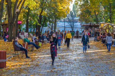 Taras Şevçenko Park (yeşil bina) Taras Şevçenko Üniversitesi, sokakta olan Kiev, ana binadan karşısında yer alır. Vladimirski Kiev şehir. 