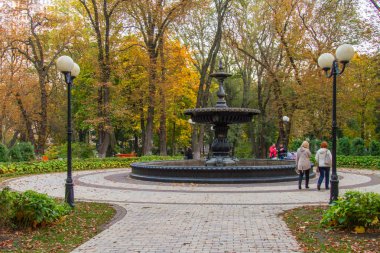 Taras Şevçenko Park (yeşil bina) Taras Şevçenko Üniversitesi, sokakta olan Kiev, ana binadan karşısında yer alır. Vladimirski Kiev şehir. 