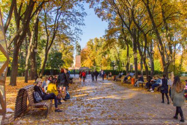 Taras Şevçenko Park (yeşil bina) Taras Şevçenko Üniversitesi, sokakta olan Kiev, ana binadan karşısında yer alır. Vladimirski Kiev şehir. 