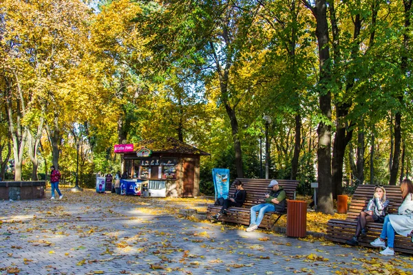 Parque Taras Shevchenko Edifício Verde Está Localizado Frente Edifício Principal — Fotografia de Stock