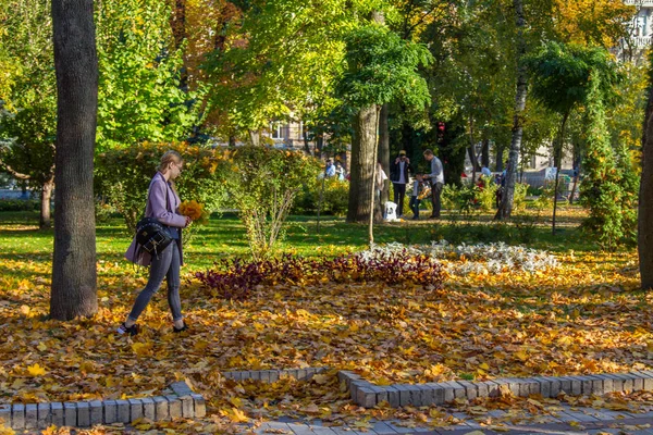 Taras Shevchenko Park Green Building Located Main Building Taras Shevchenko — Stock Photo, Image