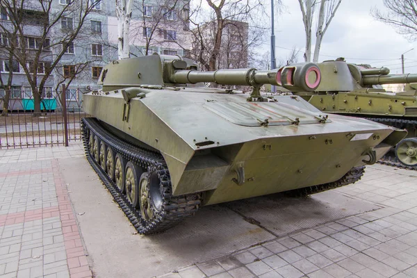 2S1 or "Gvozdika" - the Soviet 122-mm regimental self-propelled — Stock Photo, Image