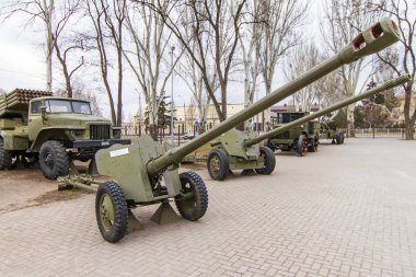85-mm tümen topu D-44 bir Sovyet topçu silahtır