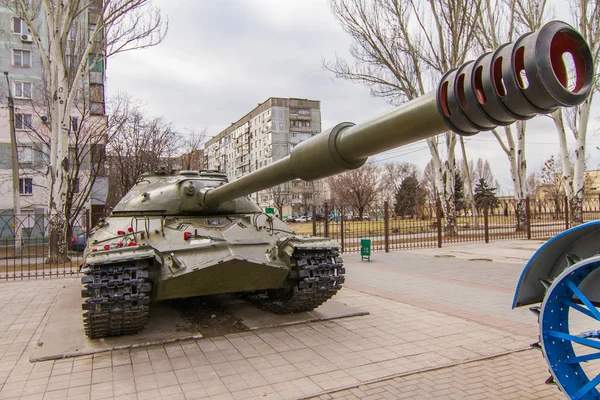 T-10 är en sovjetisk tung stridsvagn — Stockfoto