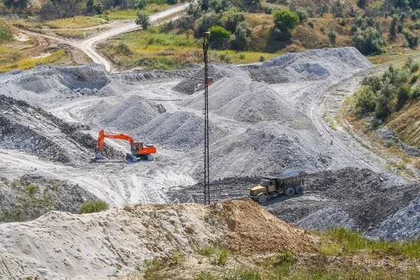 Excavadora rotativa en cantera de caolín — Foto de Stock