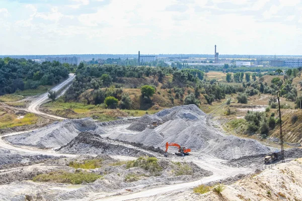 Excavadora rotativa en cantera de caolín — Foto de Stock