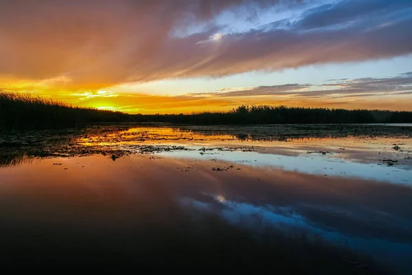 Puesta de sol en el río Dniéper — Foto de Stock