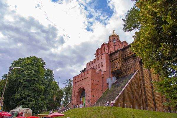 Золоті ворота-один з небагатьох пам'ятників — стокове фото