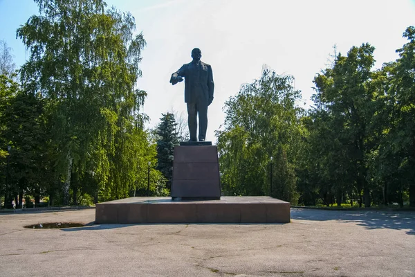 Denkmal für das sowjetische Idol - Lenin — Stockfoto