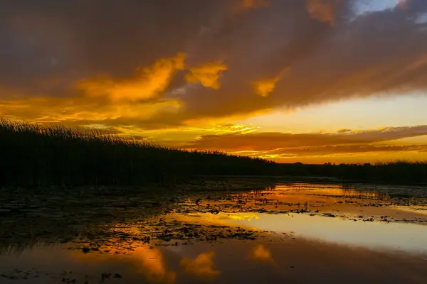 Puesta de sol en el río Dniéper — Foto de Stock