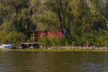 Kushugum 'da teknedeki balıkçılar.