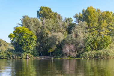 Dinyeper Nehri 'ni sel basıyor.