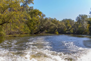 Dinyeper Nehri 'ni sel basıyor.