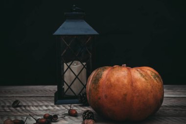 Kabak ve fener sonbahar kompozisyonu