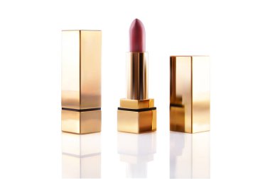 Gerçekçi ruj kozmetik makyaj mockup ayarlayın. 3D pembe kırmızı altın rengi pomad tüp vektör. Güzellik moda kadın altın aksesuar. Seksi zarif glamour yüz makyaj kozmetik.