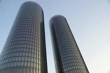 Riga, Letonya 'da gökdelenler inşa etme manzarası