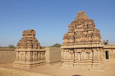 Hazara Rama Hampi, Karnataka, Hindistan tapınakta. UNESCO dünya mirası. Oyma taş antik arka plan. Taştan oyulmuş resimler.