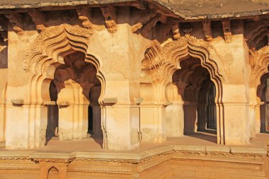 Lotus Hampi, Karnataka, Hindistan Mahal tapınakta. Güzel oyma taş kemer ve günbatımı. Goa devlet popüler turistik rotadan. Güzel hindu Tapınağı.