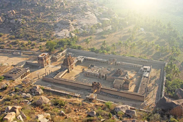 Matanga 언덕에 Hampi에 일출입니다 위에서 하늘에서 Aerophoto Hampi 햇볕에 — 스톡 사진