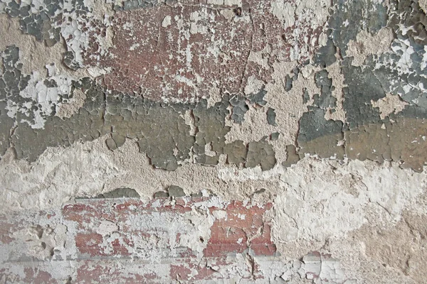 Vecchia vernice bianca scricchiolante che si stacca da un muro incrinato. Cracks , — Foto Stock