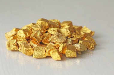 Külçeler veya Saf Altın Külçeleri. Altın varak. Çay Reçine Puer
