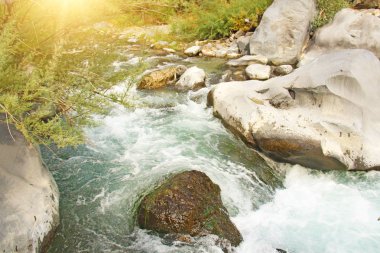 İtalya'da Mountain Rapid Nehri. Sicilya Adası, İtalya, Alcantara G