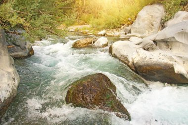 İtalya'da Mountain Rapid Nehri. Sicilya Adası, İtalya, Alcantara G