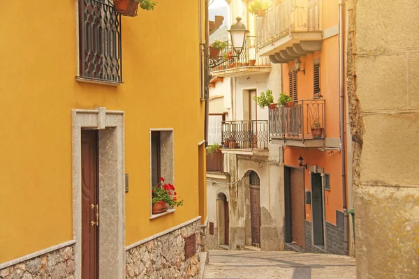 Le strade d'Italia. Strade italiane. Città vecchia. L'isola di S — Foto Stock