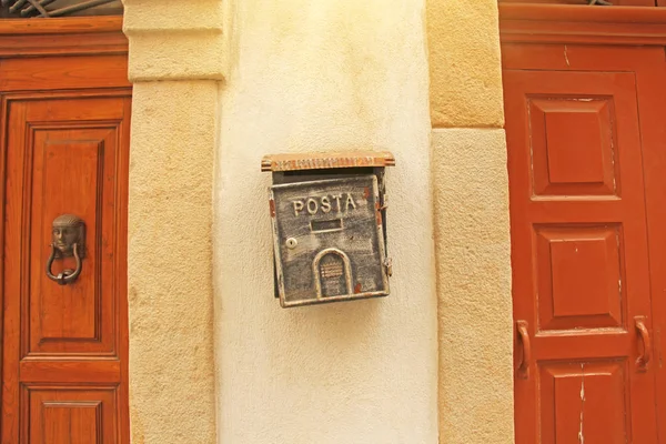Street Mailbox Gray Color Hanging on the Wall. Posta — Stock Photo, Image