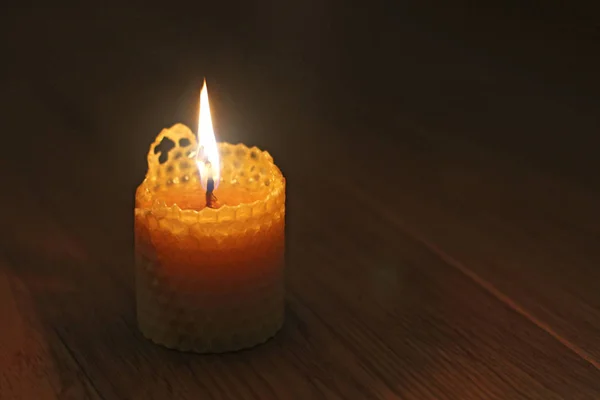 Candle, one candle flame at night closeup on a black background. — Stock Photo, Image