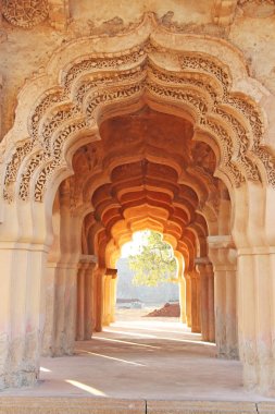 Hampi Lotus Mahal Tapınağı, Karnataka, India.Beautiful oyma s