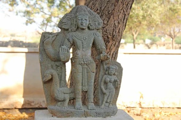 Brahma steen in het openluchtmuseum in Hampi, India. Stone sculp — Stockfoto