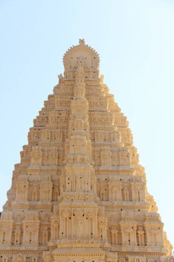 Virupaksha Temrle. Hampi, Karnataka, Hindistan. Beyaz sarı geri yükleme