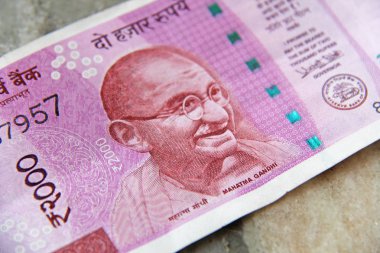 İki bin rupi, Hint parası ve banknotlar. 2,000 rupi