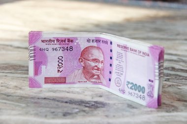 İki bin rupi, Hint parası ve banknotlar. 2,000 rupi