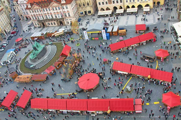 Eski merkezi meydanda Prag Paskalya kutlaması, üst görünümü — Stok fotoğraf