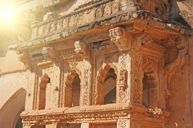 Hampi' de kraliçe hamamları, Karnataka eyaleti, Hindistan. Oyma taş anci