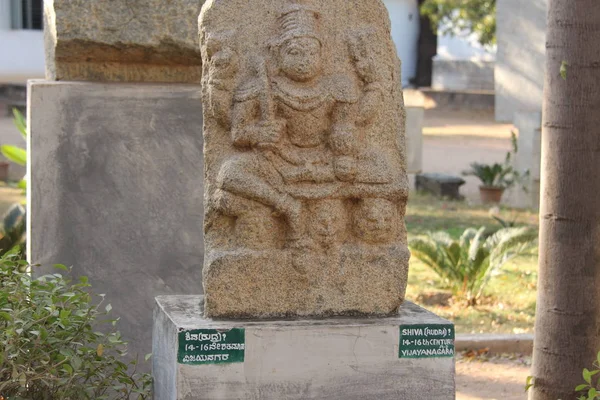 Shiva Stone fica no museu ao ar livre em Hampi, Índia. Pedra s — Fotografia de Stock