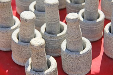 Gri granit taştan baharatlar için Stupa. Stupa Hindistan