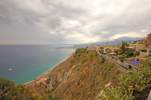Paysage marin, Vue sur la mer. Ville de Taormina, Sicile, Italie — Photo