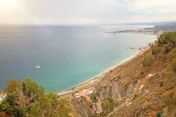 Paysage marin, Vue sur la mer. Ville de Taormina, Sicile, Italie — Photo