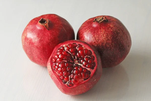 Big Ripe Red Granets or Garnets. Fruits of Red Ripe Pomegranate — Stock Photo, Image